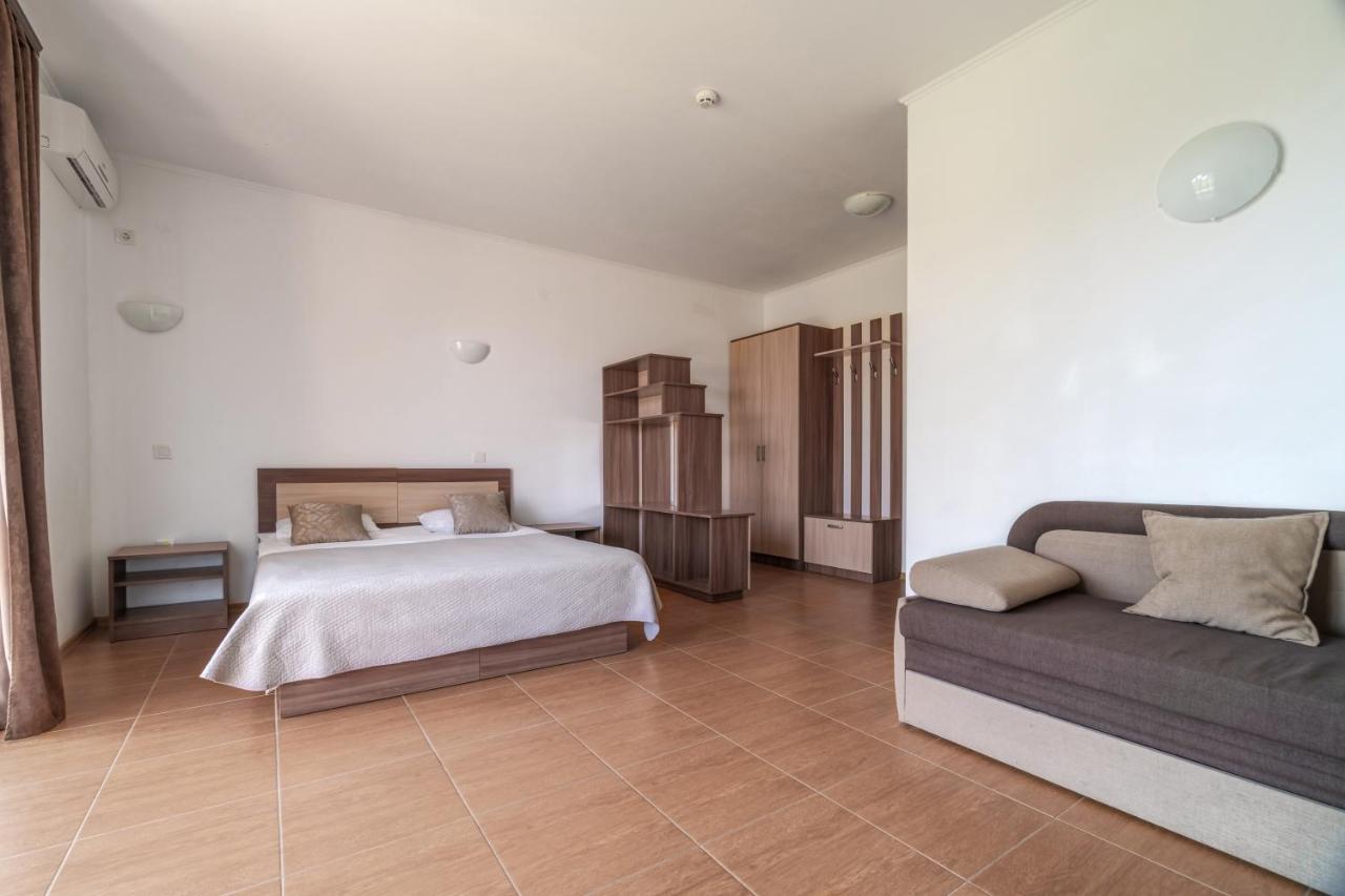 Пальмира Hotel โคเบลโว ภายนอก รูปภาพ